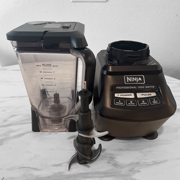 Ninja 1500W Blender Base + 72 oz Pitcher | Used, Great Condition | BL770 - Picture 5 of 7